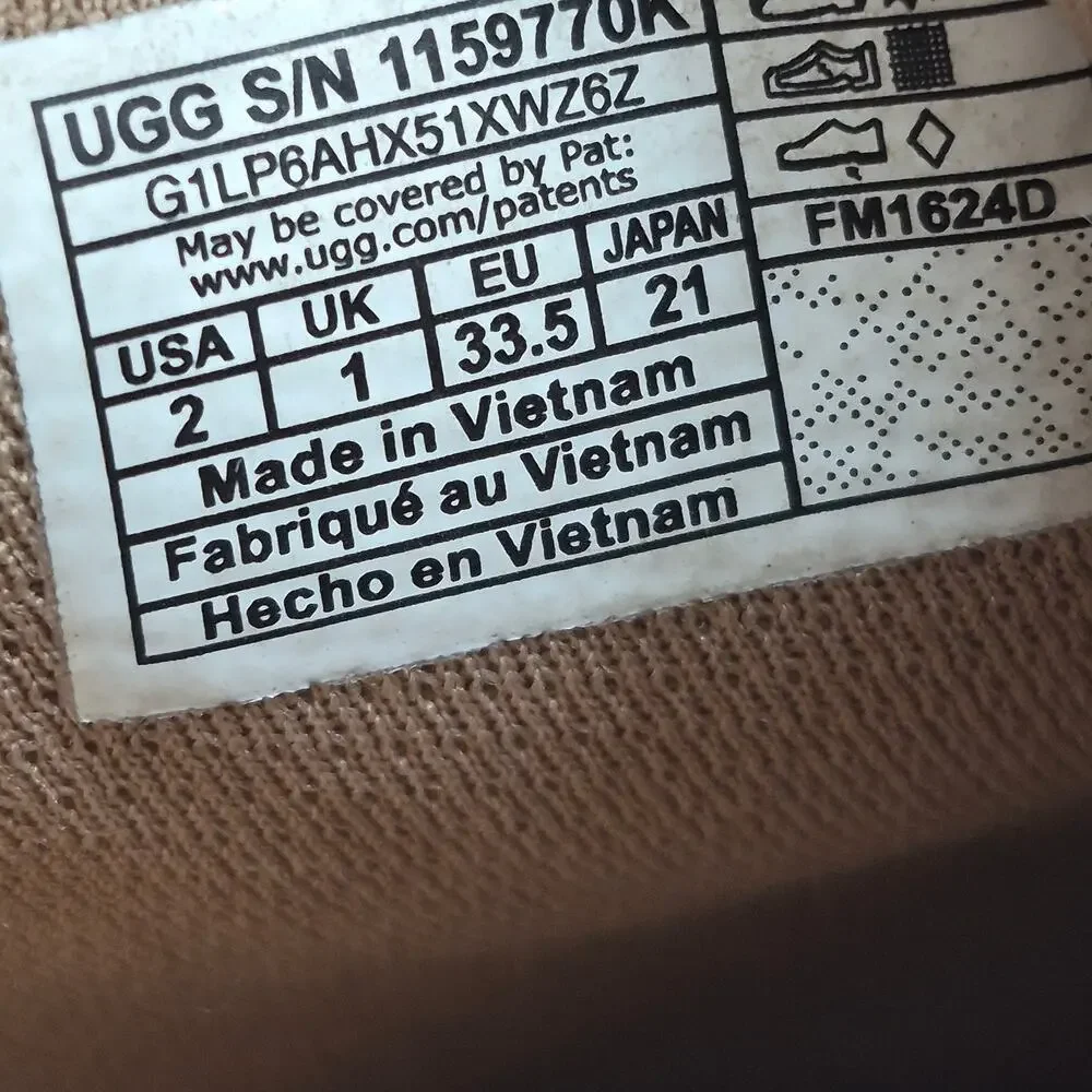 UGG Goldenstar Cozy Clog Cream beige Girls size 2